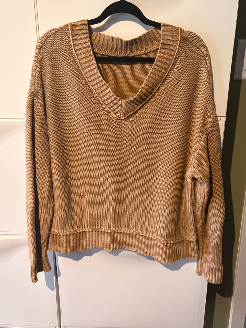 American Eagle Outfitters V-Neck Knit Sweater in Camel